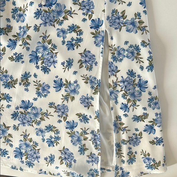 Floral Blue and White Midi Dress- M - Picture 6 of 9